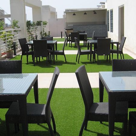 Starlit Suites Нимрана Экстерьер фото