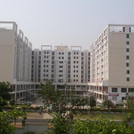 Starlit Suites Нимрана Экстерьер фото