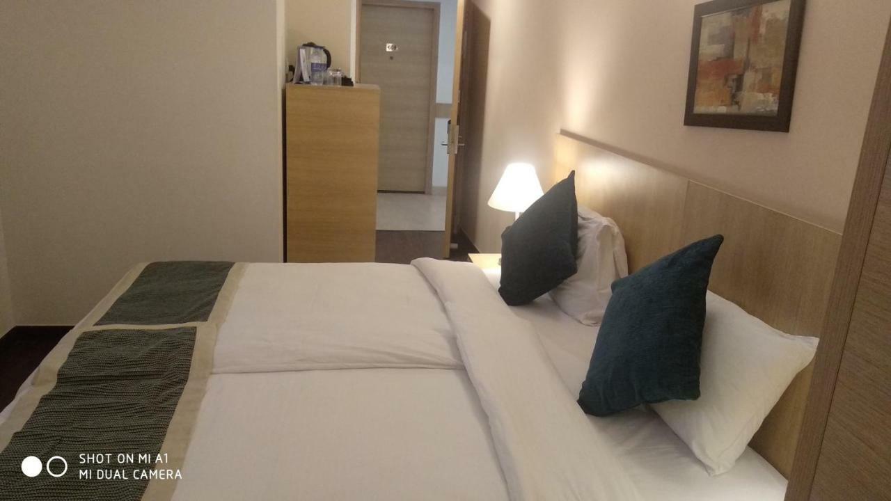 Starlit Suites Нимрана Экстерьер фото
