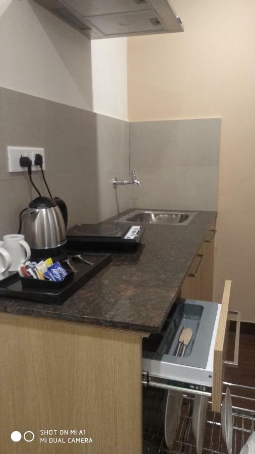 Starlit Suites Нимрана Экстерьер фото