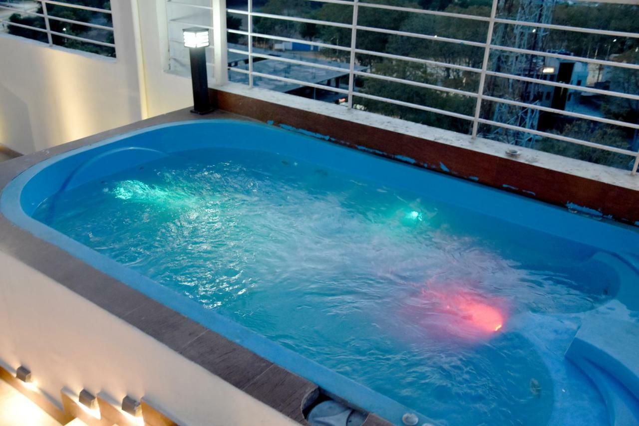 Starlit Suites Нимрана Экстерьер фото