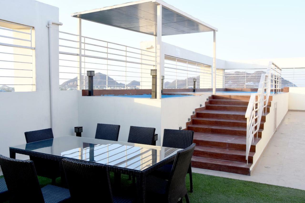 Starlit Suites Нимрана Экстерьер фото